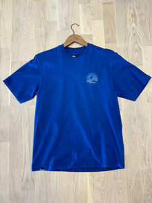  CIRCLE MOUNTAIN T-SHIRT PEONY BLUE